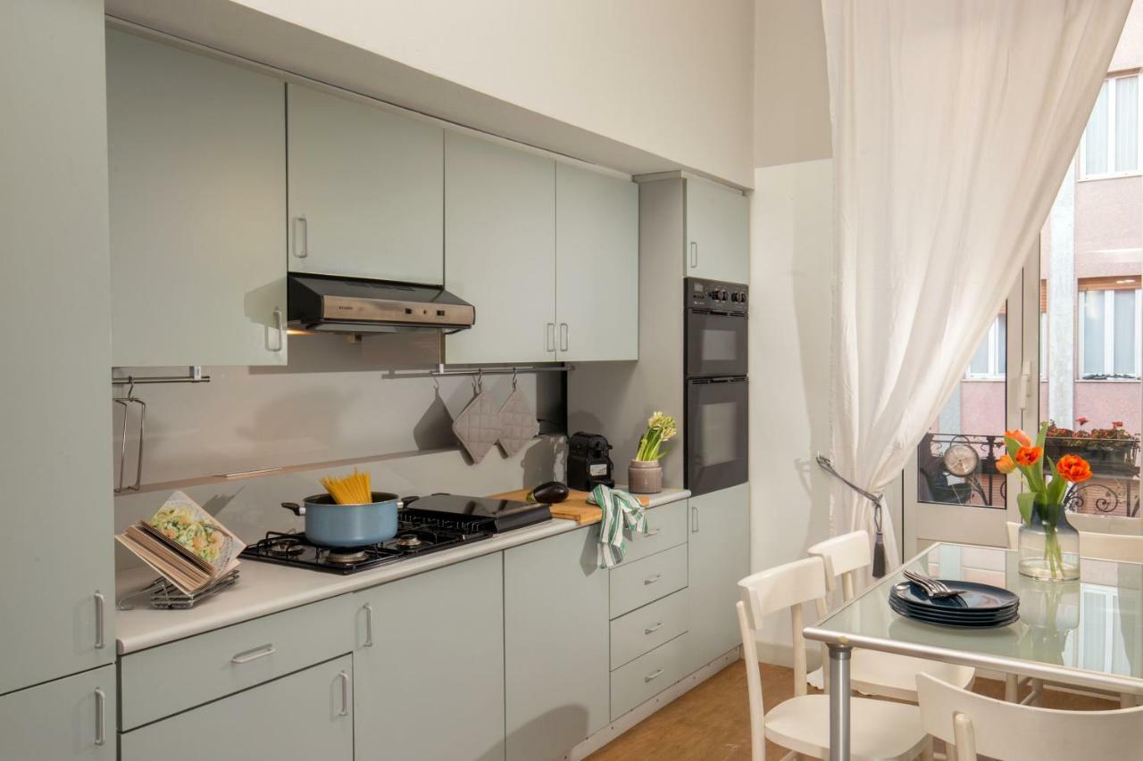 Daplace - Renzo Apartment Milaan Buitenkant foto